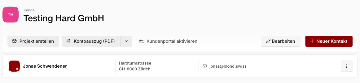 Kunden-Detailseite mit Aktionsleiste und einem Kontakt-Eintrag darunter